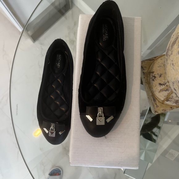 Michael Kors Suede Ballet in Navy  Blue. Size 6. - Picture 3 of 6